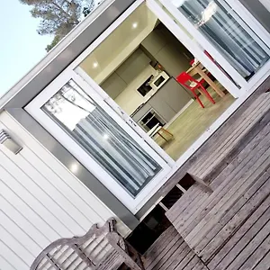 https://au-petit-paradis.fr-provencehotel.com