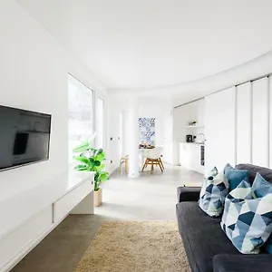 https://penthouse-1-bedroom-apartment-old-town-center.hotelaalgarve.com